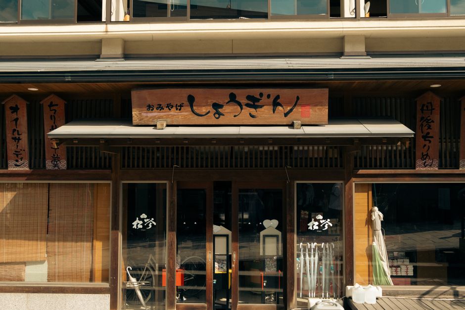 迷子札を選ぶ際に気になる木製とアクリルの違い
